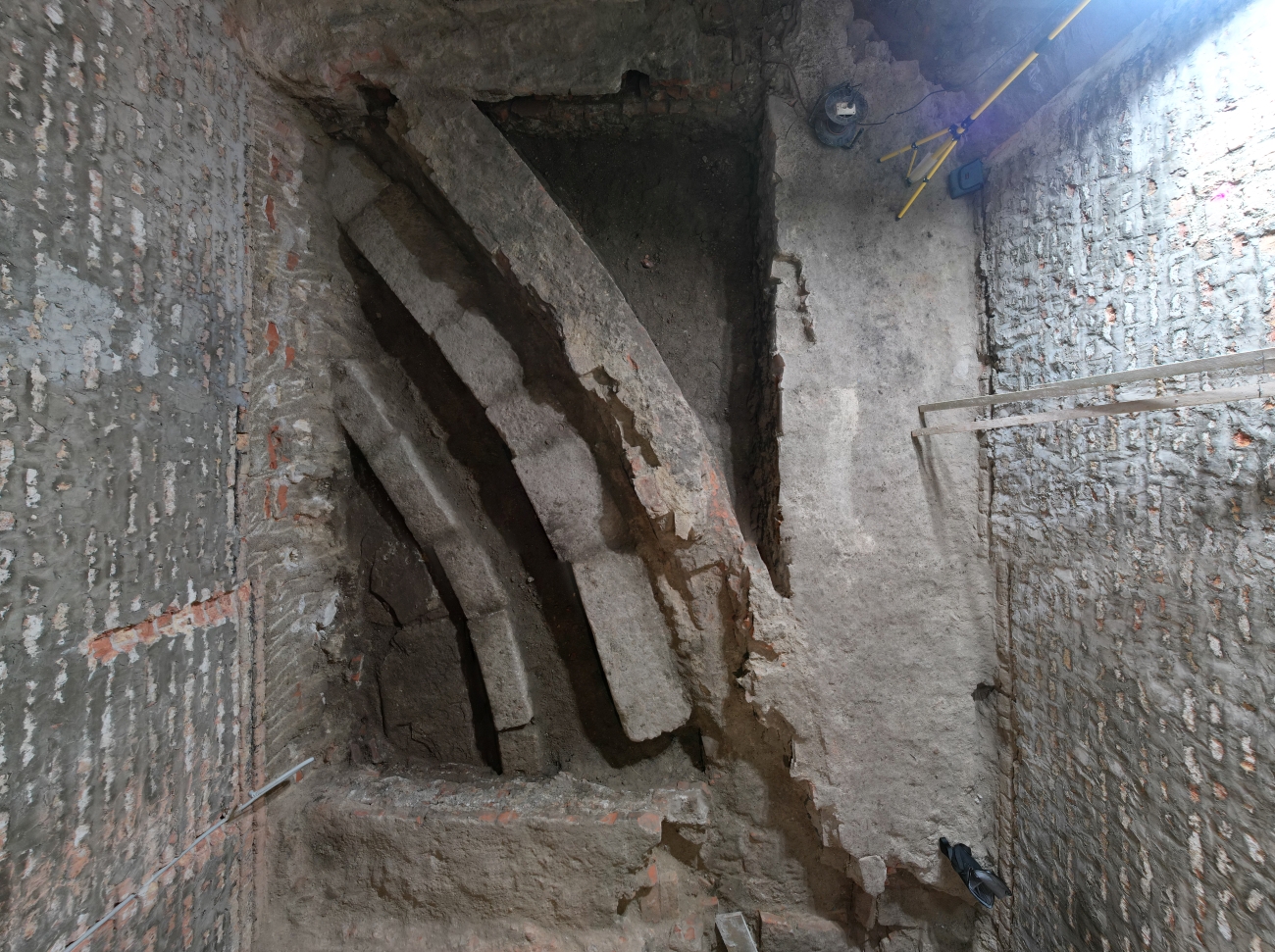 Arheološki nadzor prilikom rekonstrukcije zgrade Gradske vijećnice u Sisku