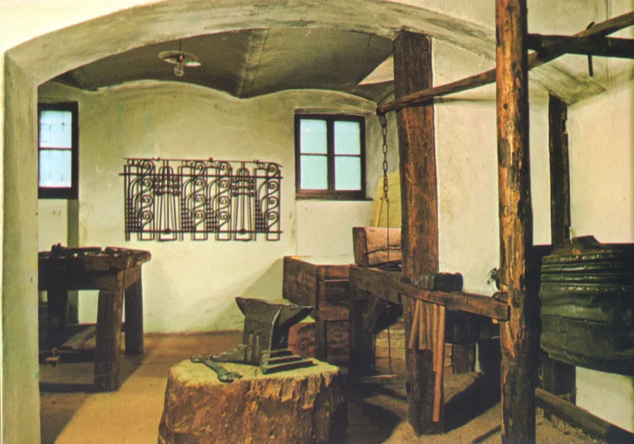 Razglednica, detalj bravarske radione, Josip Broz Tito, 1 €